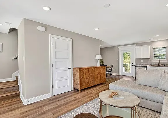 3 bed, 1.5 bath, 1030 sqft, $1,750 — Photo 3