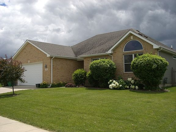 2nd image of 130 E Maplewood Dr
