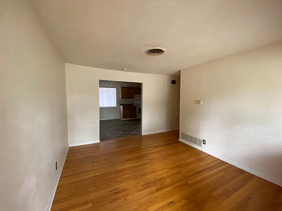4th image of 1304 Harvey Dr