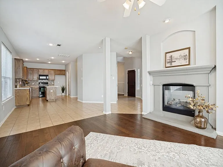 2737 Lynx Ln — Photo 5