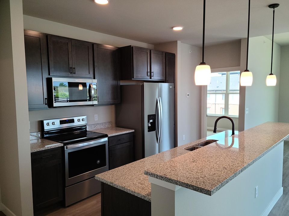 1st image of 124 Rosewood Ave