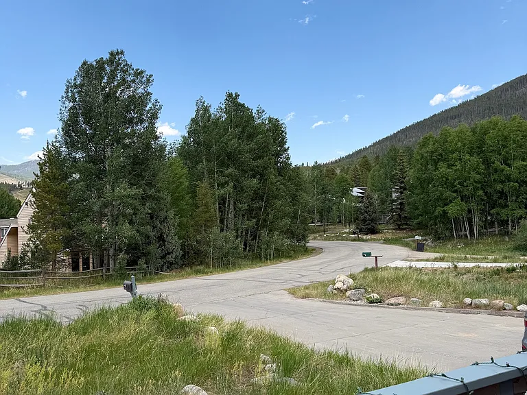 487 Vail Cir — Photo 29