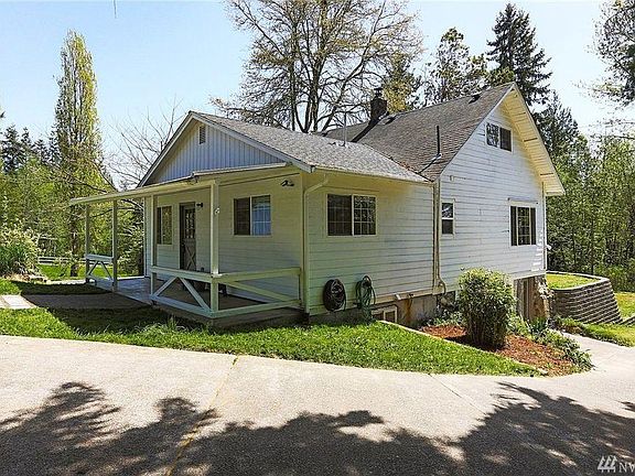 Driveway Sideview. The porch has been redone.