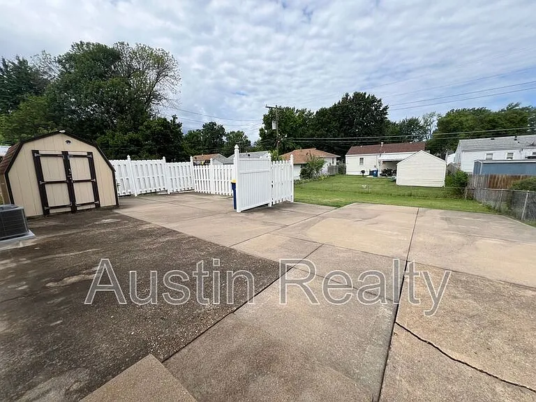 4419 Lindscott Ave — Photo 9