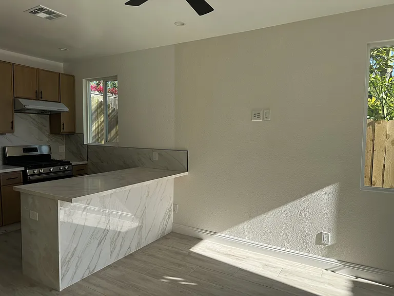 5335 Saxon St — Photo 11