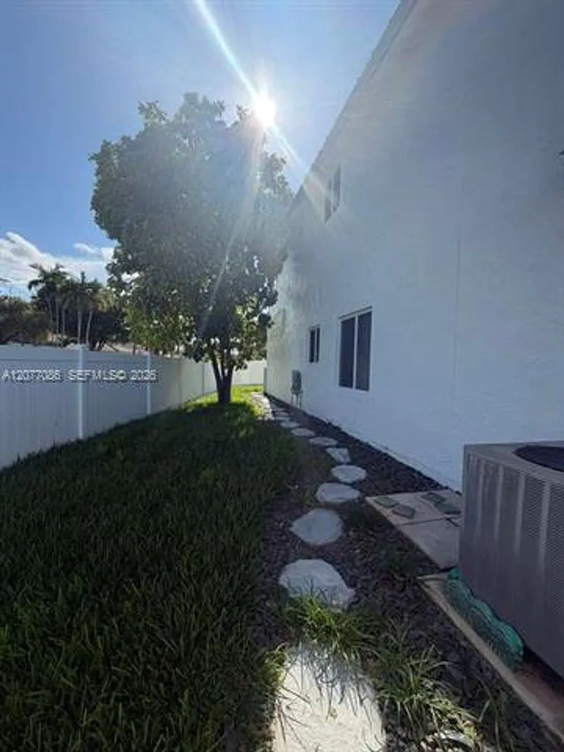 1920 NW 182nd Ter # 1920, Pembroke Pines, FL 33029 — Photo 3