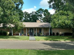 1027 Chevy Chase St, Gladewater, TX 75647