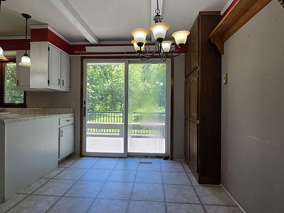 5th image of 810 S 10th Ave E