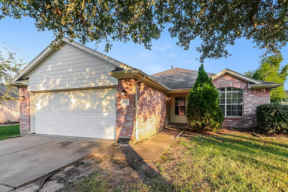 4 bed, 2.0 bath, 1698 sqft, $1,945 — Photo 3