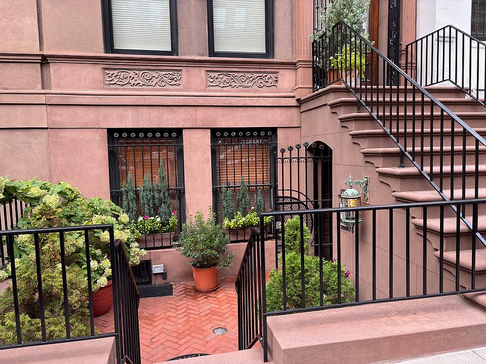 1st image of 21 E 93rd St