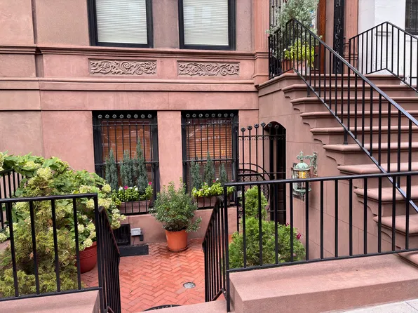 21 E 93rd St, New York, NY 10128