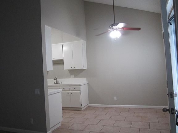 5th image of 1124 E 2nd St #303