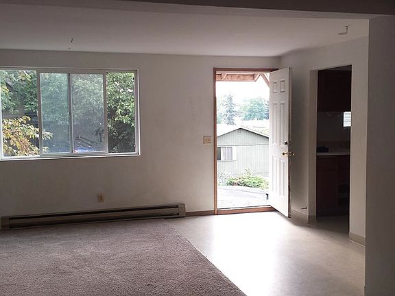 3rd image of 452 N Van Buren St APT 1