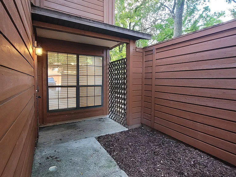 819 SW 57th Ter #1 — Photo 2