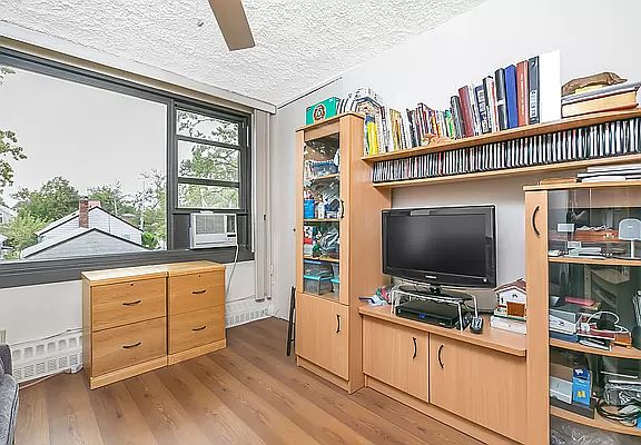 4th image of 11-01 162nd St APT 3C