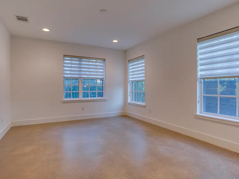 602 Finley Ct — Photo 6