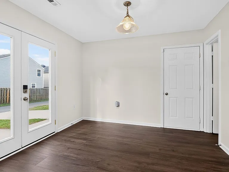 3928 Glory St — Photo 5