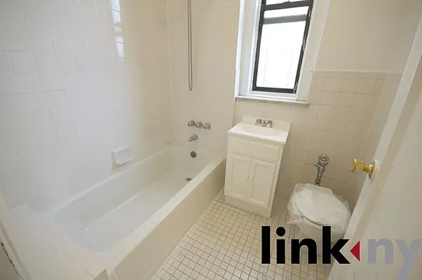 Rented by Link NY Realty | media 43