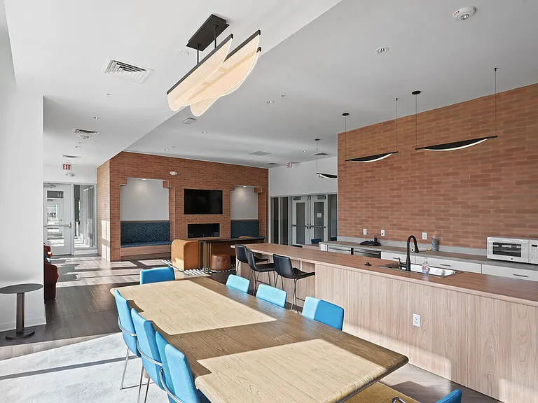 Kenilworth Courts — Photo 15