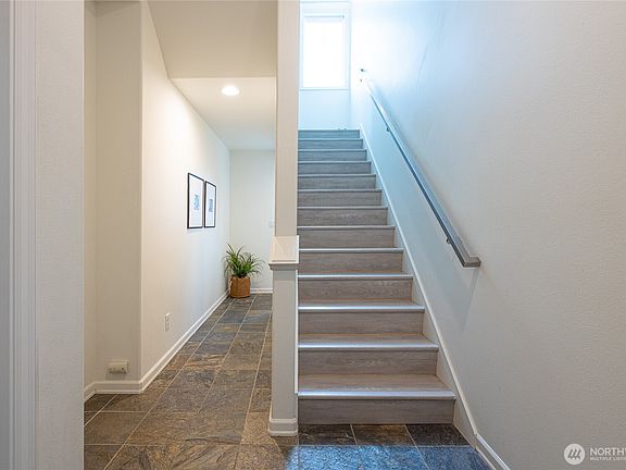 2nd image of 1820 Franklin Avenue E