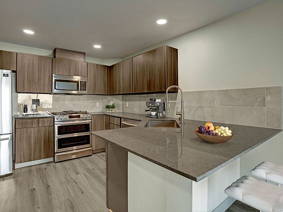 3rd image of 5604 Lakeview Dr #5306C