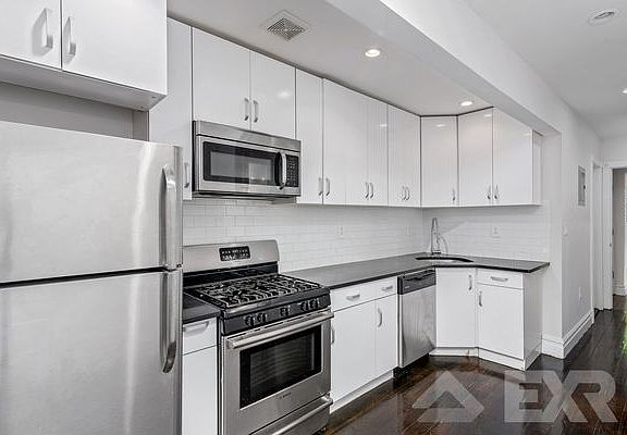 2nd image of 369 Tompkins Ave #1B