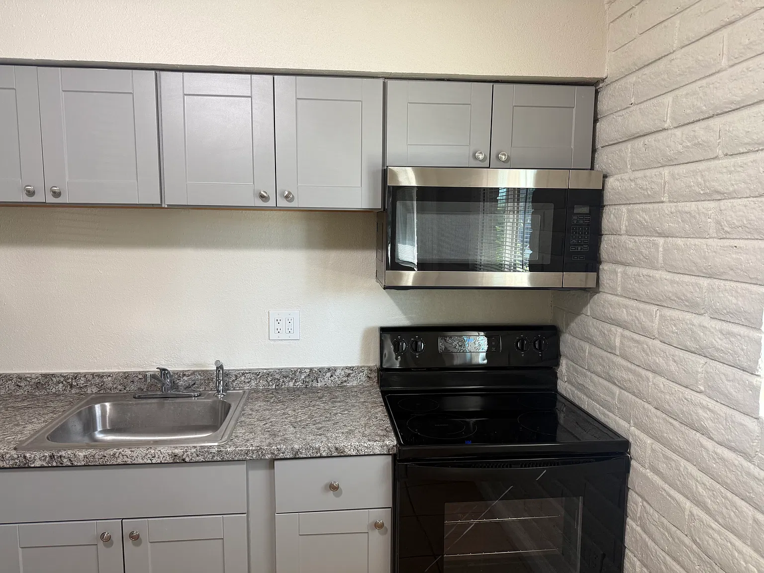 2 bed, 810 sqft, $1,375 — Photo 3
