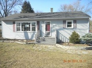 105 Hunters Path, Lake In The Hills, IL 60156