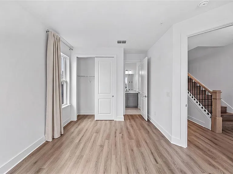 1856 Crowncrest Dr — Photo 5