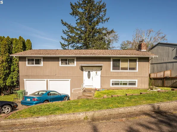 1830 Lincoln Rd, Coos Bay, OR 97420