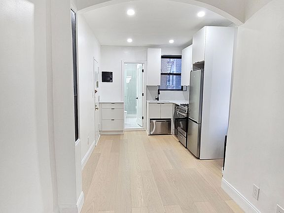 3rd image of 172 W 109th St APT 2W