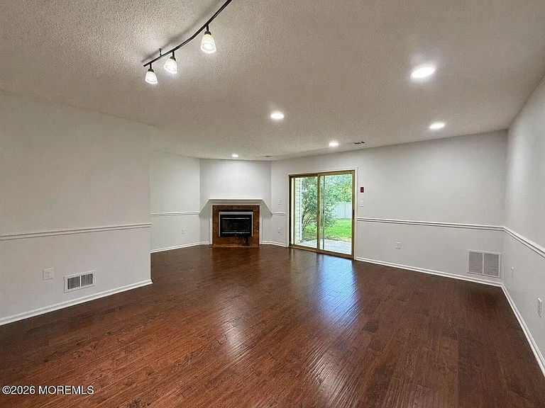 7 Stuart Dr #3 — Photo 15