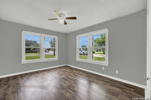 105 E Huebinger St — Photo 16