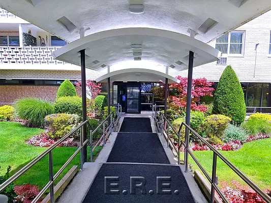 Sold by Elbe Real Estate Inc | media 42