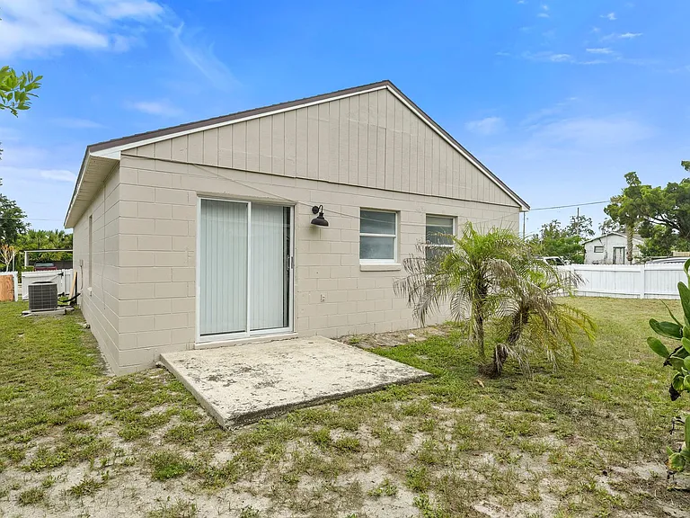 301 S Capen Ave — Photo 24