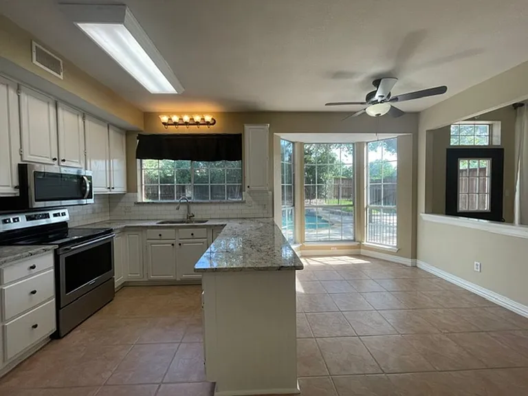 3222 Mapleridge Dr — Photo 10