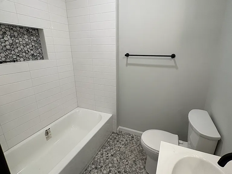 1402 Aisquith St — Photo 15