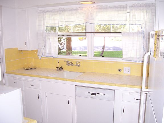 Bright and cheerful kitchen.