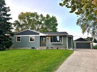 6190 Dell Ln N, Woodbury, MN 55125