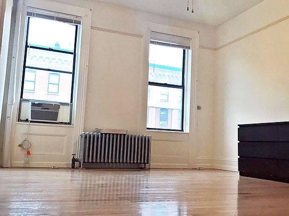 2nd image of 160 Graham Ave APT 3