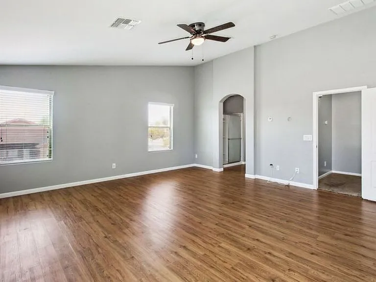 10231 W Raymond St — Photo 9