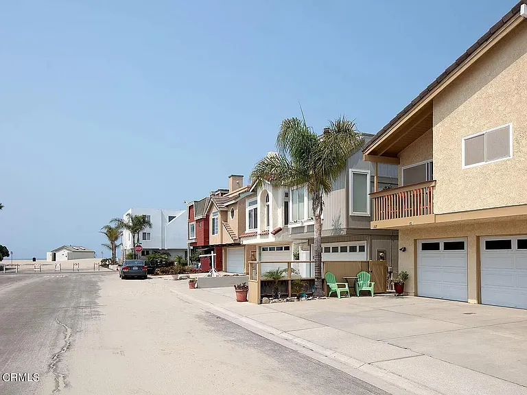 117 La Brea St — Photo 68