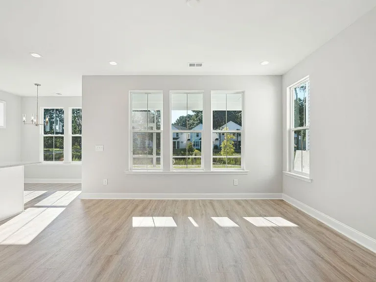 102 Hawthorne Landing Dr — Photo 7