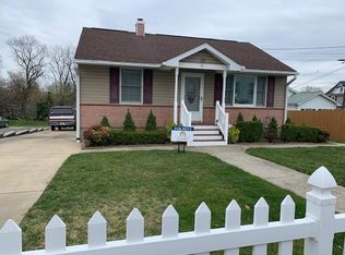35 Bishops Ln, Catonsville, MD 21228
