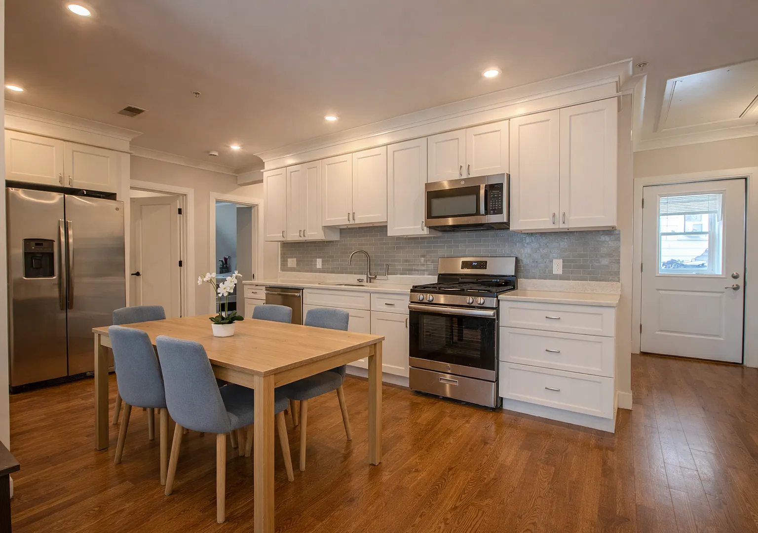 New Luxury Construction! No Fee, 2 baths, Pet Friendly, Laundry in Unit, Near T, 1 Parking Space ... — Photo 4