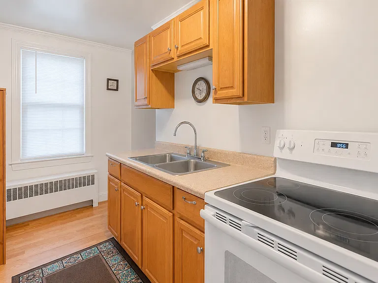 108 S Franklin St #5 — Photo 6