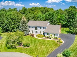 8316 Creekcrest Cir, Manlius, NY 13104