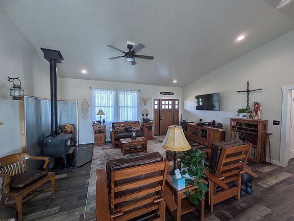 3rd image of 840 Lavender Ln