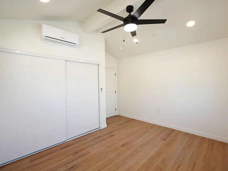 4805 Charlotte Way — Photo 46