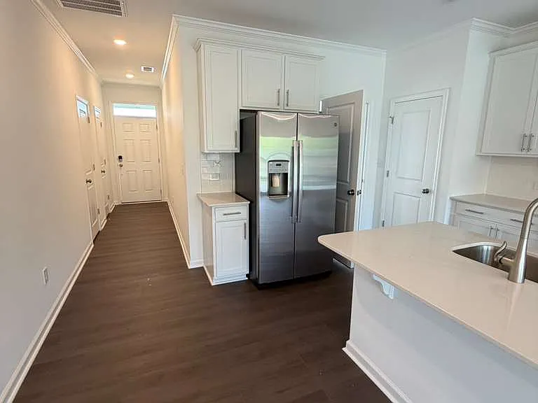 425 Venetian Dr — Photo 15
